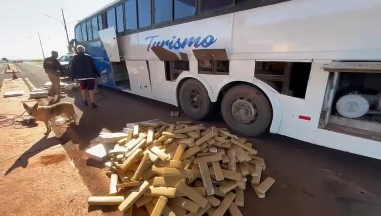 Bus que salió de Asunción rumbo a Florianópolis cae con una tonelada de droga