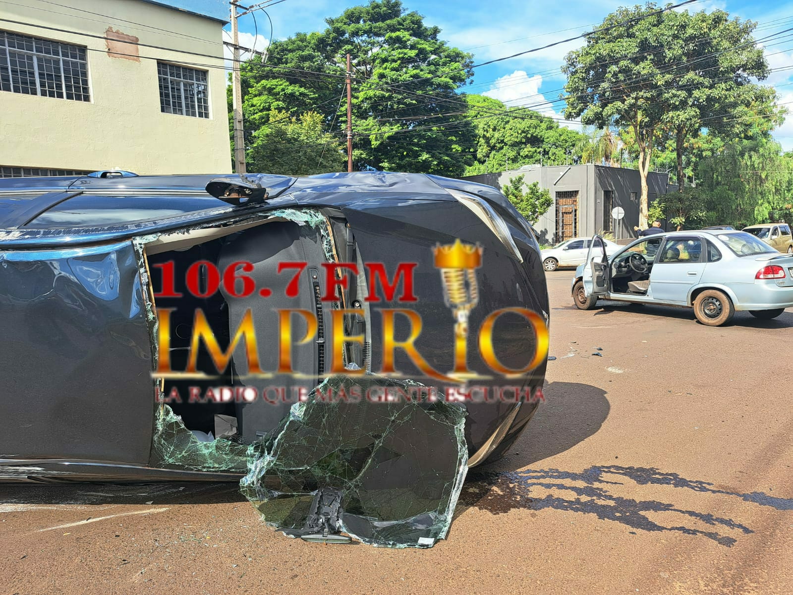 Conductores salen ilesos tras aparatoso choque de automóviles en el barrio Mariscal Estigarribia